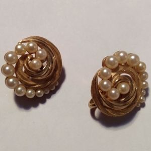 Trifari earrings clip on pearl